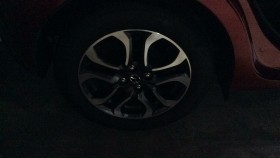 タイヤホイール前