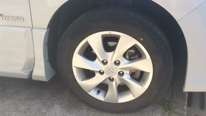 タイヤホイール前