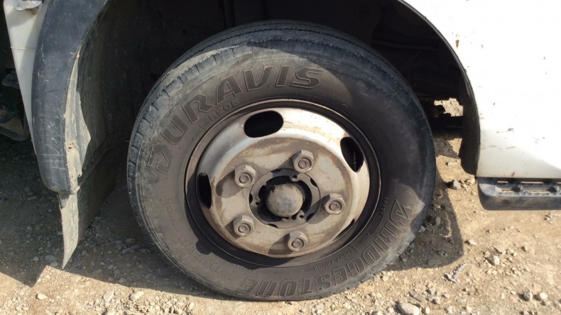 タイヤホイール前