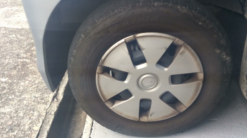 タイヤホイール前