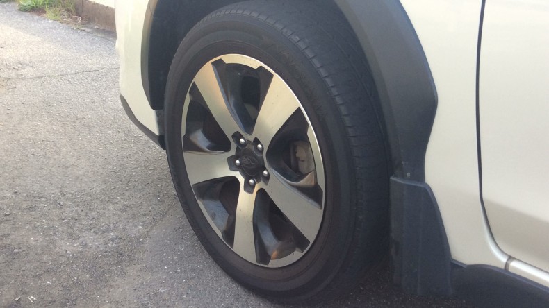 タイヤホイール前