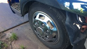 タイヤホイール前