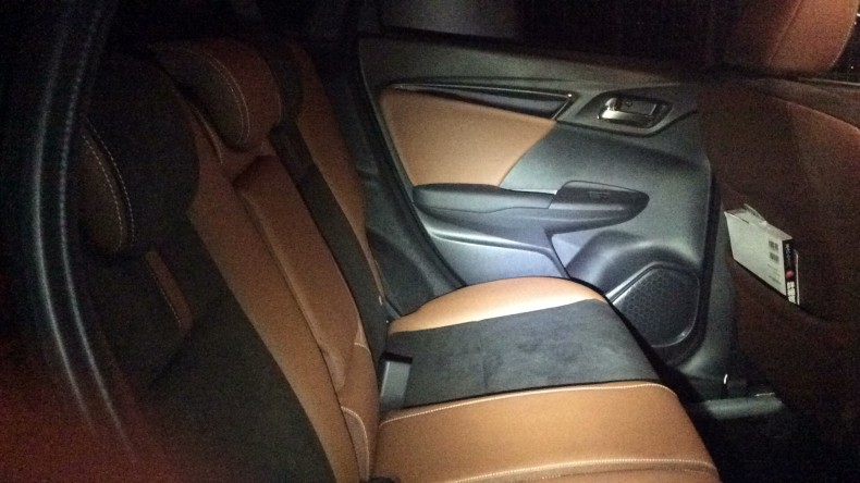 内装後方シート