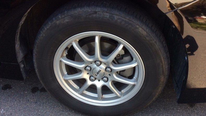 タイヤホイール前