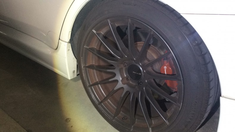 タイヤホイール前