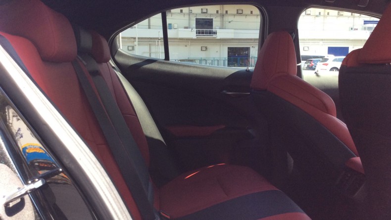 内装後方シート