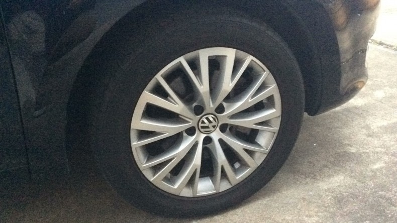 タイヤホイール前