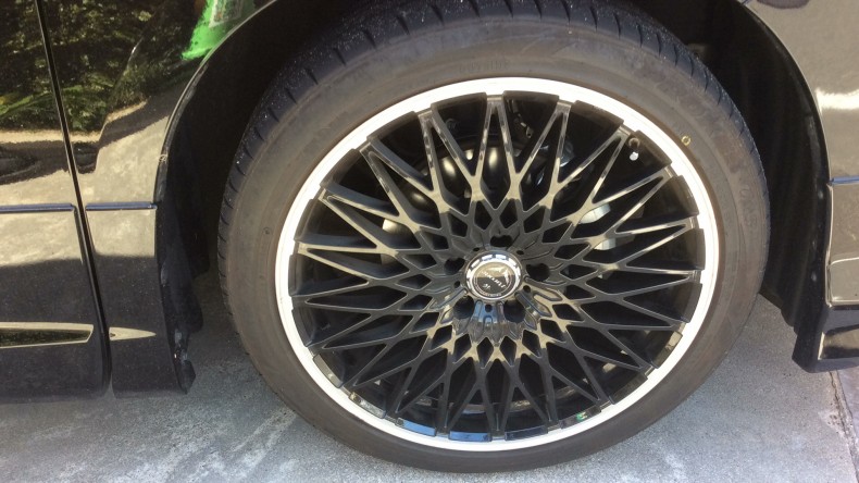 タイヤホイール前