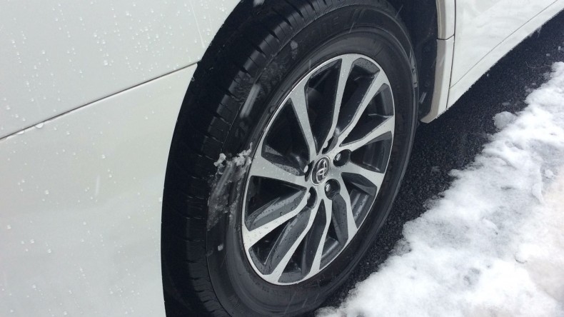 タイヤホイール前