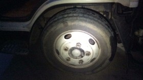 タイヤホイール前