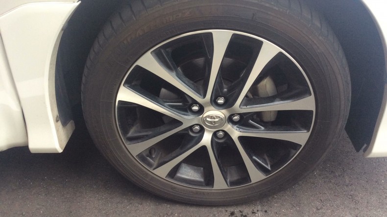 タイヤホイール前