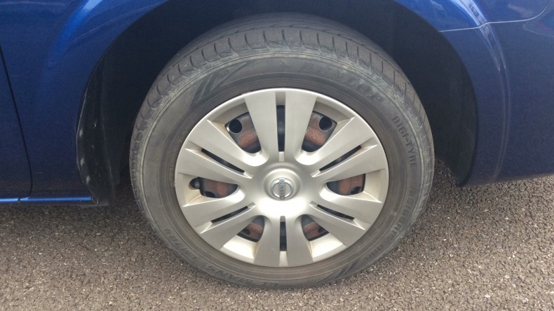 タイヤホイール前