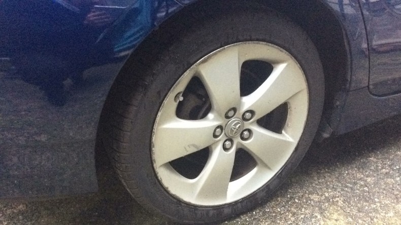 タイヤホイール前