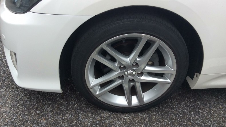 タイヤホイール前