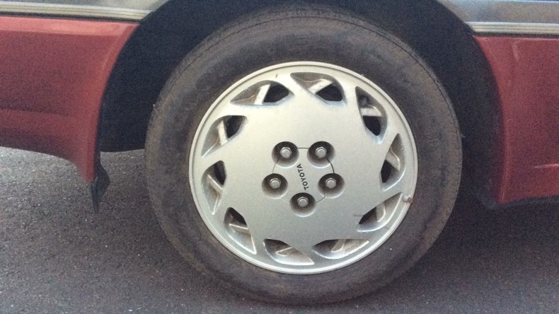 タイヤホイール前