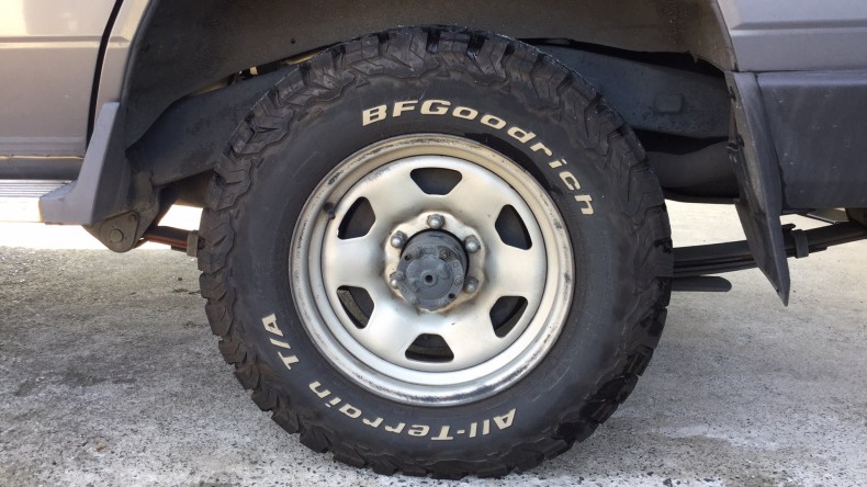 タイヤホイール前