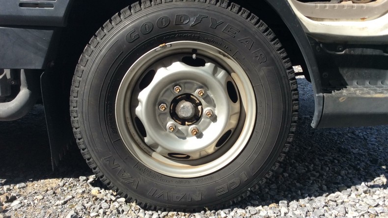 タイヤホイール前