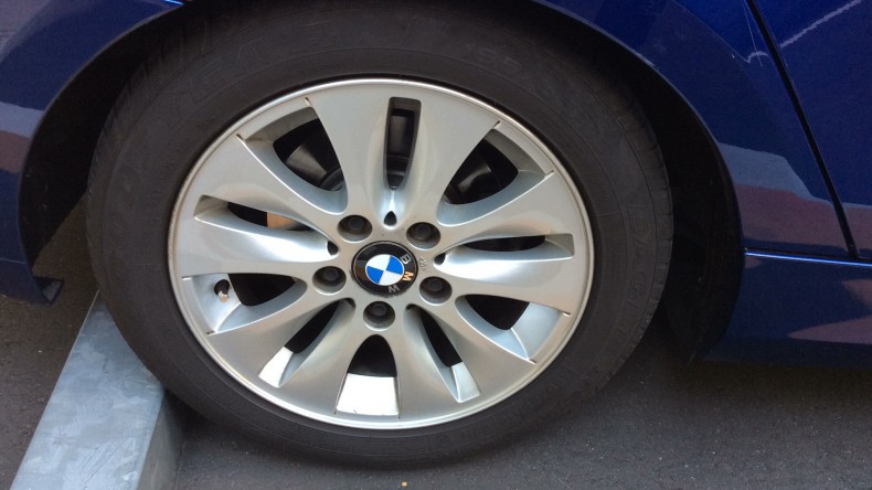 タイヤホイール前