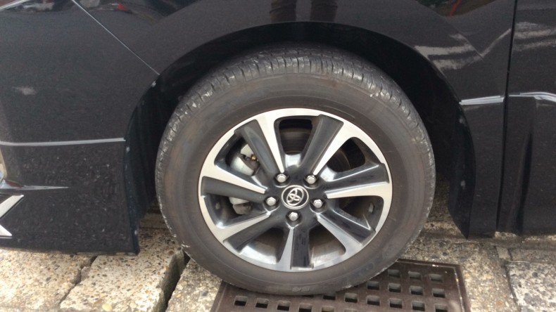 タイヤホイール前