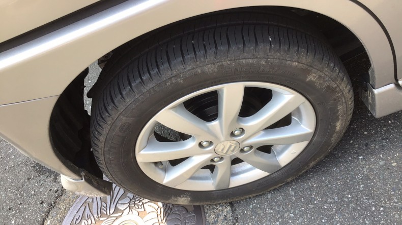 タイヤホイール前