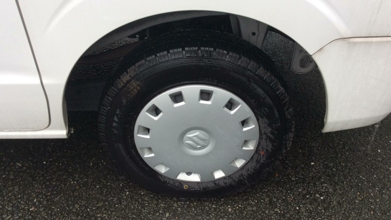 タイヤホイール前