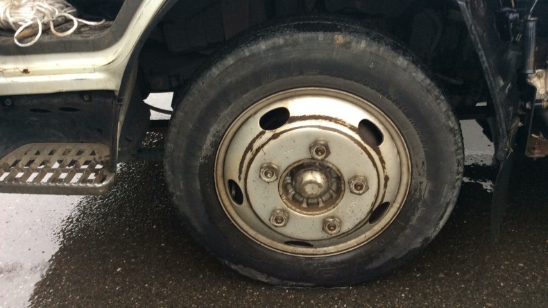 タイヤホイール前