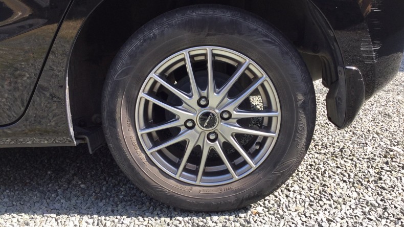 タイヤホイール前