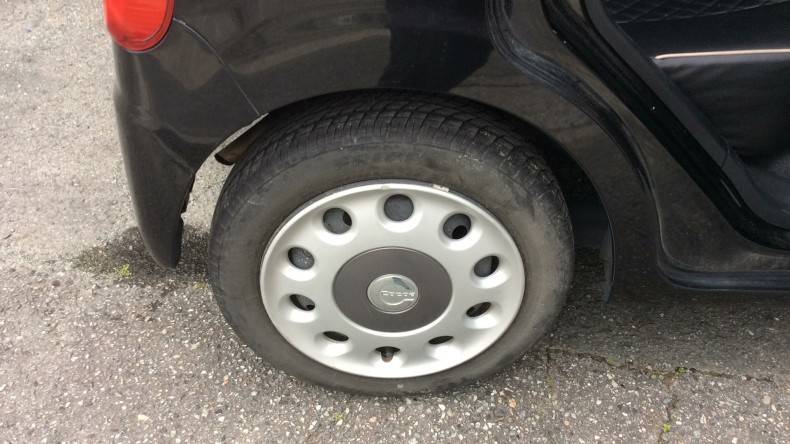 タイヤホイール前