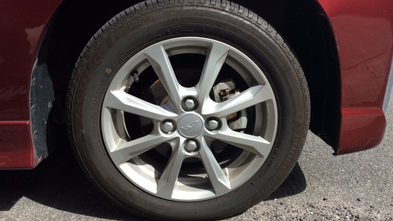 タイヤホイール前