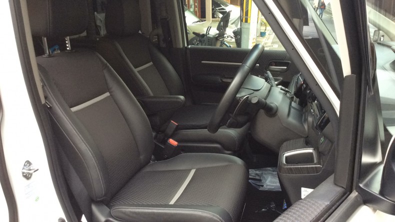 内装前方シート