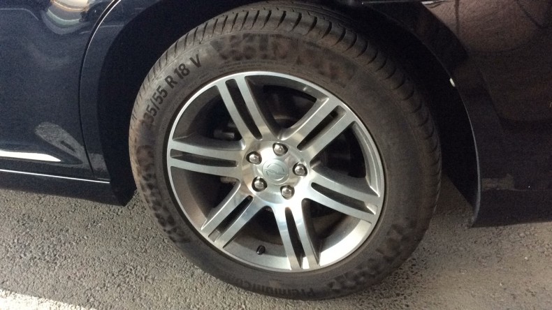 タイヤホイール前