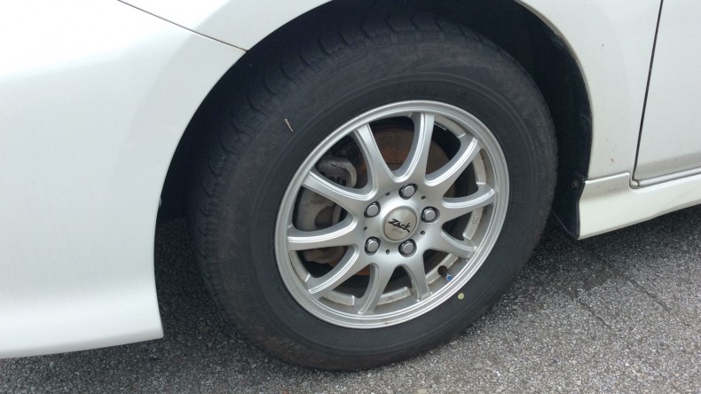 タイヤホイール前