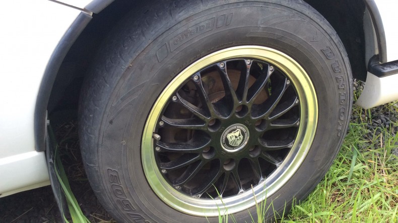 タイヤホイール前