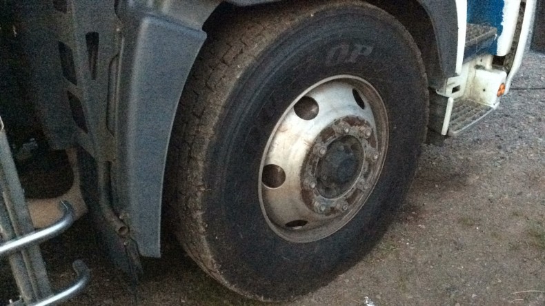 タイヤホイール前