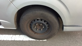 タイヤホイール前