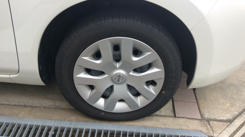 タイヤホイール前