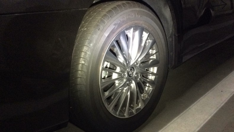 タイヤホイール前