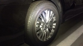 タイヤホイール前