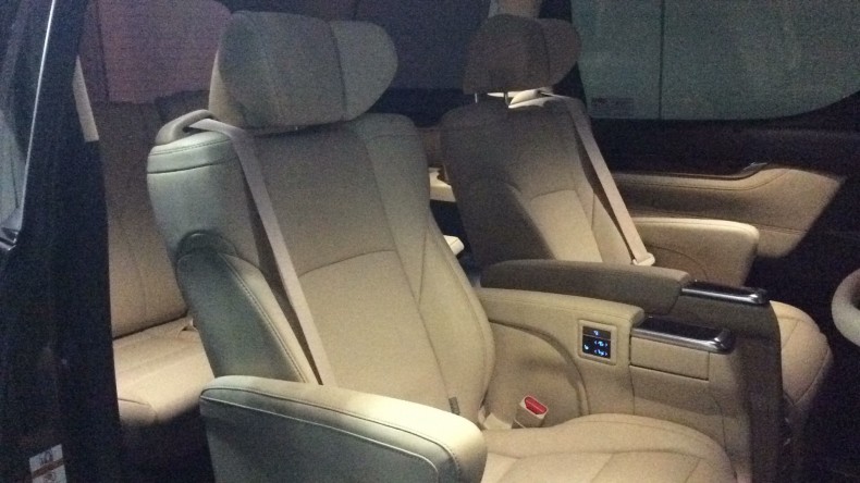 内装後方シート