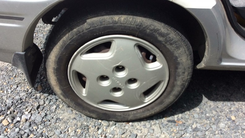 タイヤホイール前