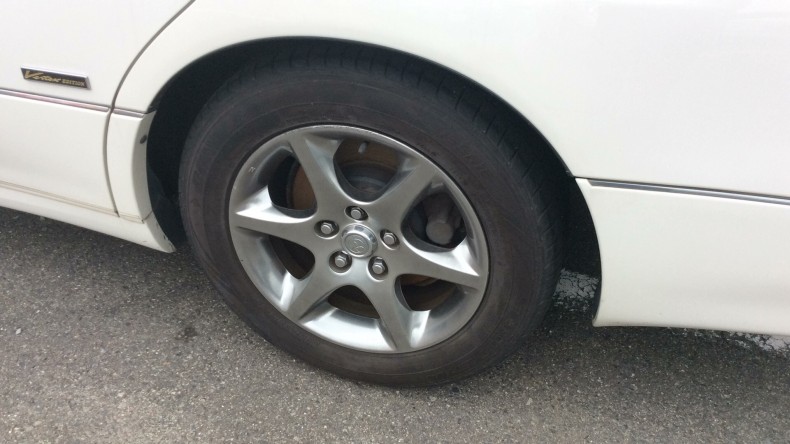 タイヤホイール前