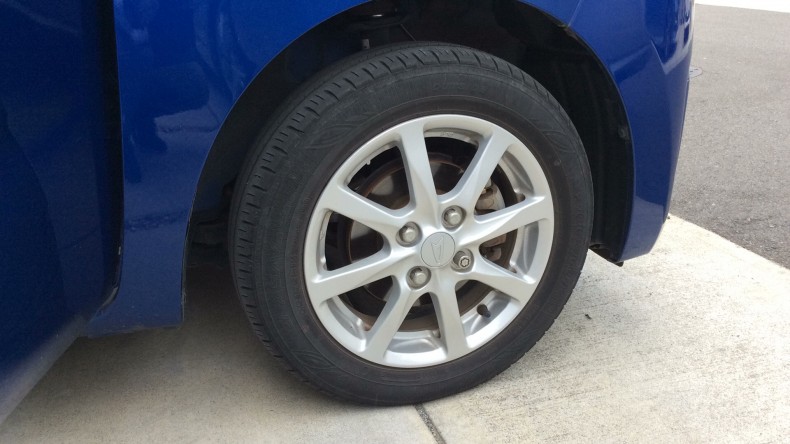 タイヤホイール前