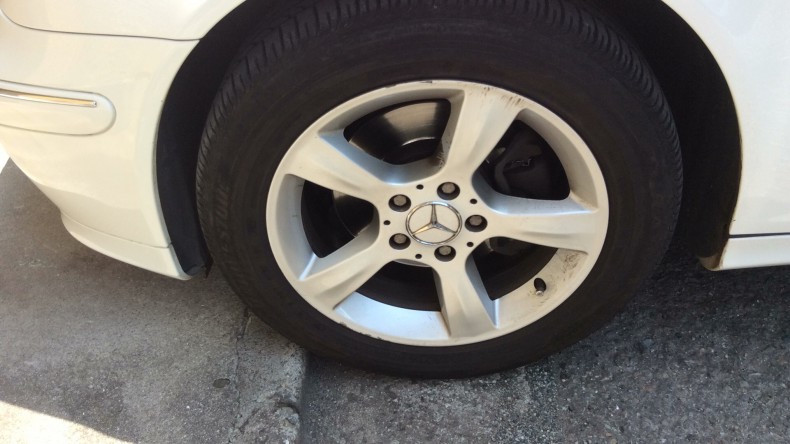 タイヤホイール前