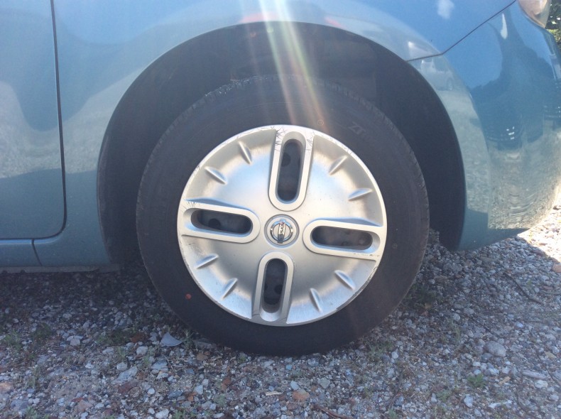 タイヤホイール前