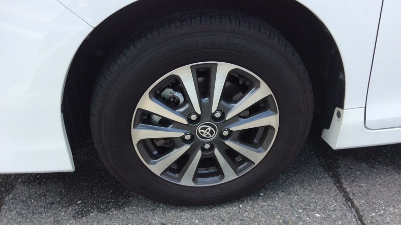 タイヤホイール前