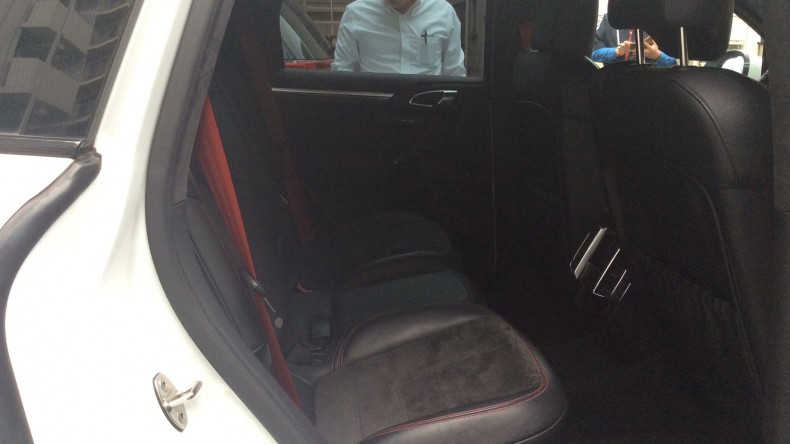 内装後方シート