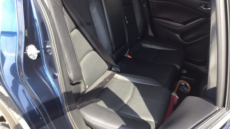 内装後方シート