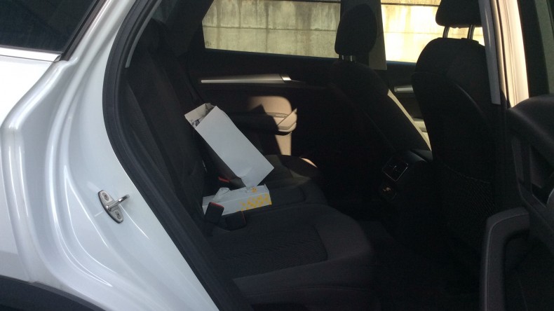 内装後方シート