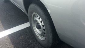 タイヤホイール前