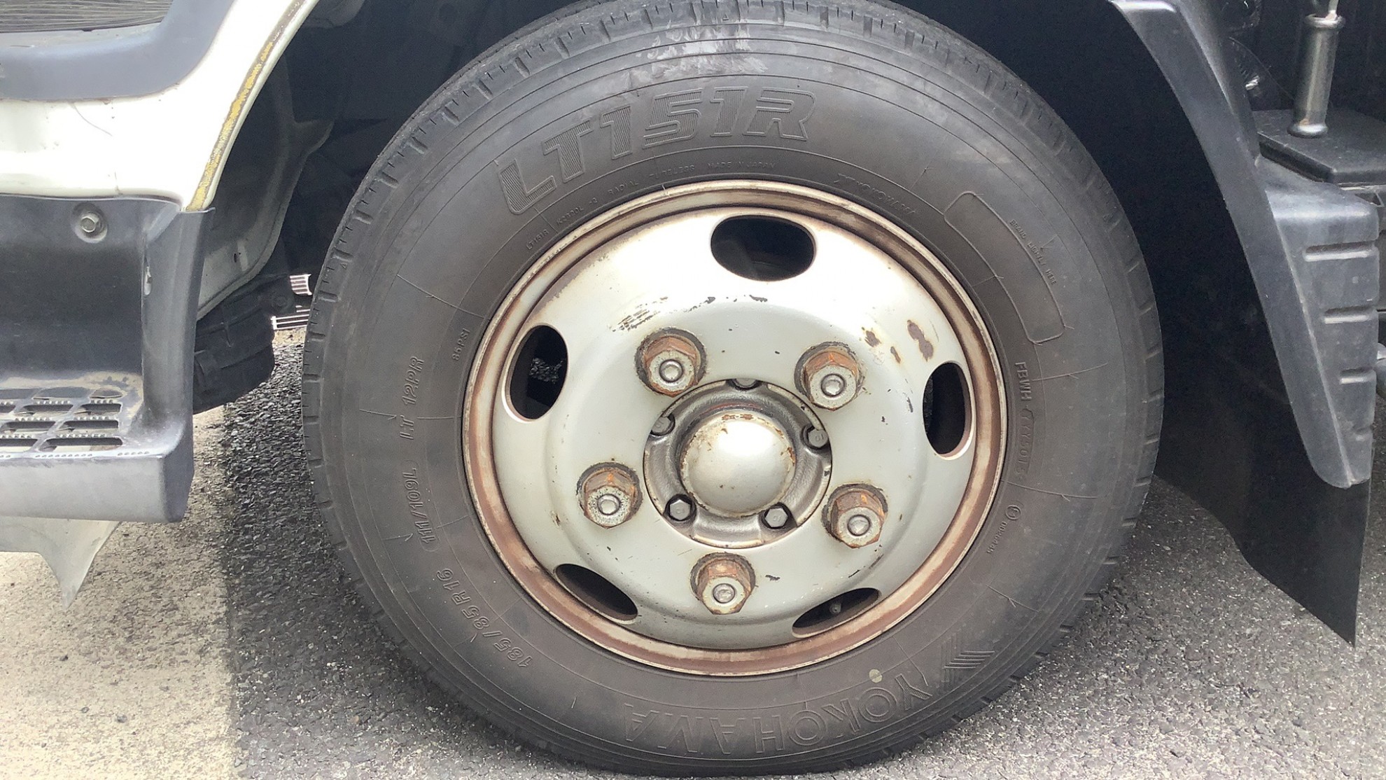 タイヤホイール前
